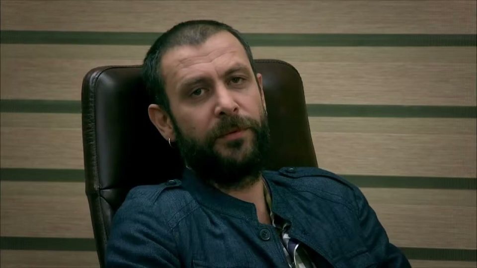 Gülmedim, gülümsedim. sahnesinden kare
